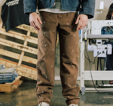 COMMONS PEARL RIVET CANVAS PANT BROWN (R31)