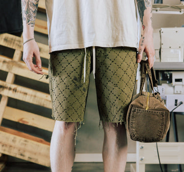 COMMONS HAND STITCHED SHORT OLIVE (R17)