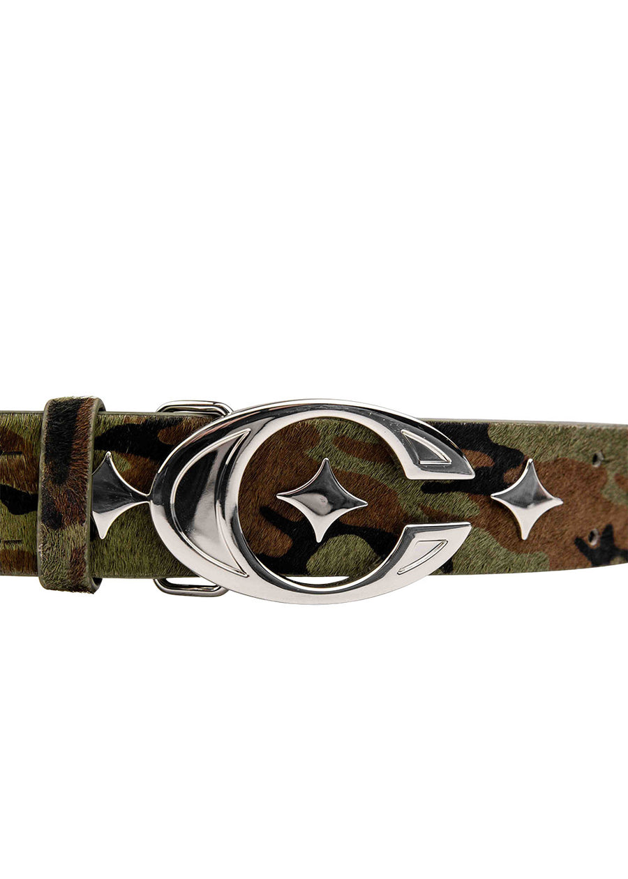 Green, brown and black camouflage belt with a fuzzy texture, silver-tone C-shaped buckle and four-point star studs.